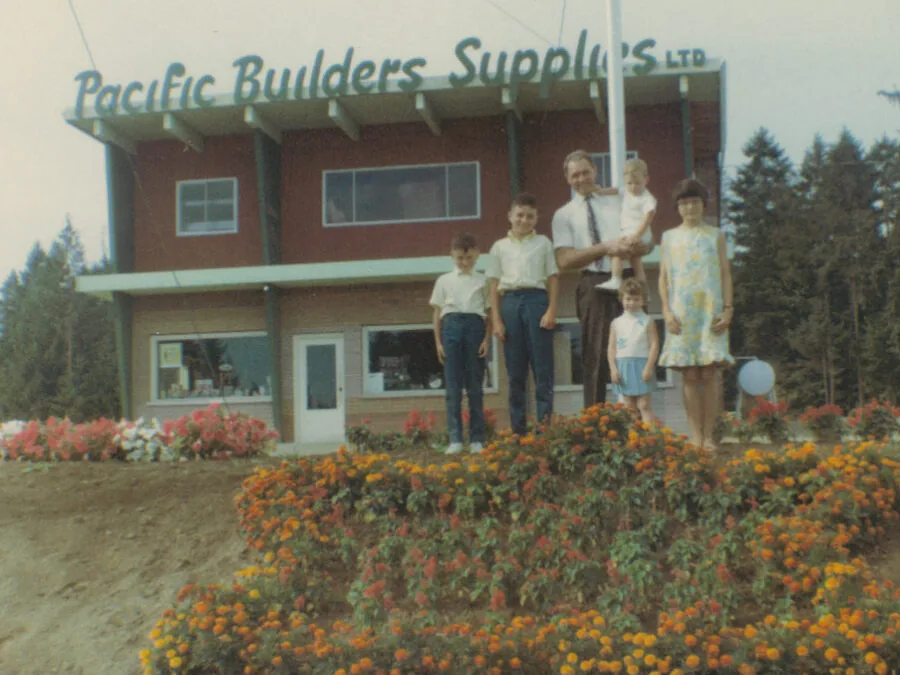 Ken McKinnon with his children in 1967