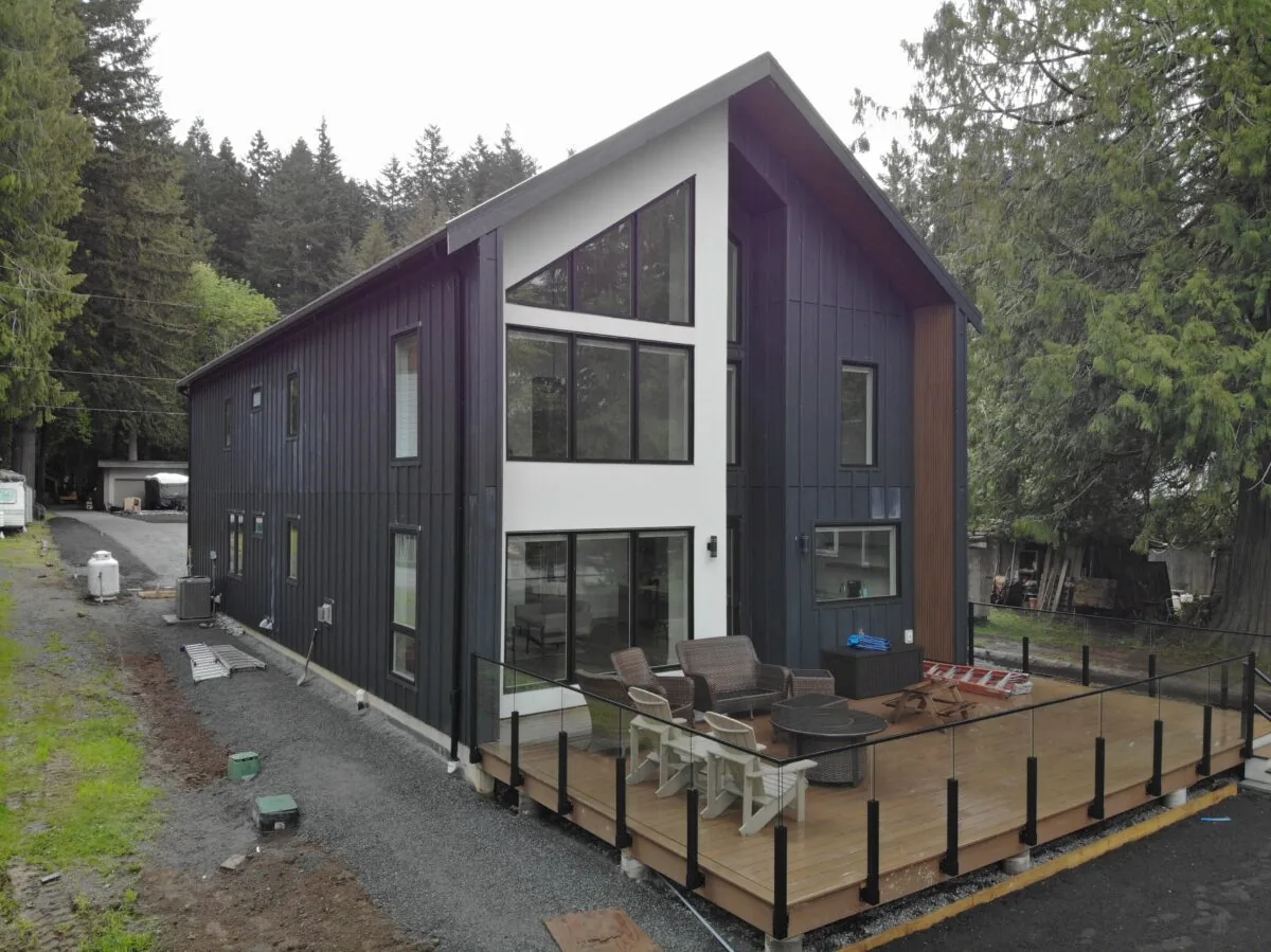 Update On This Luxurious Lakeside Home