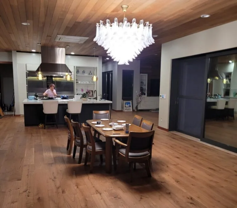 Spacious kitchen and dining room