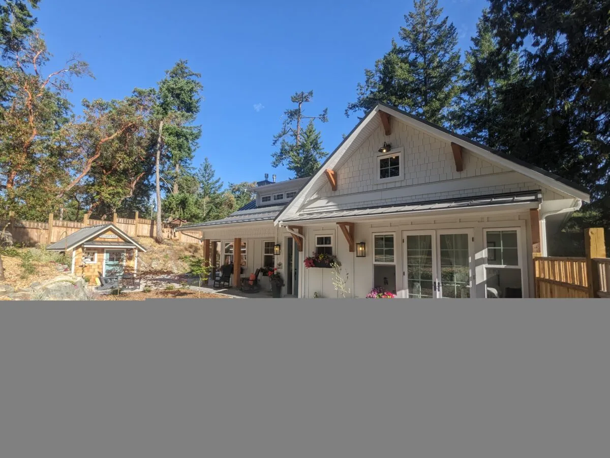 Front facing view of the home